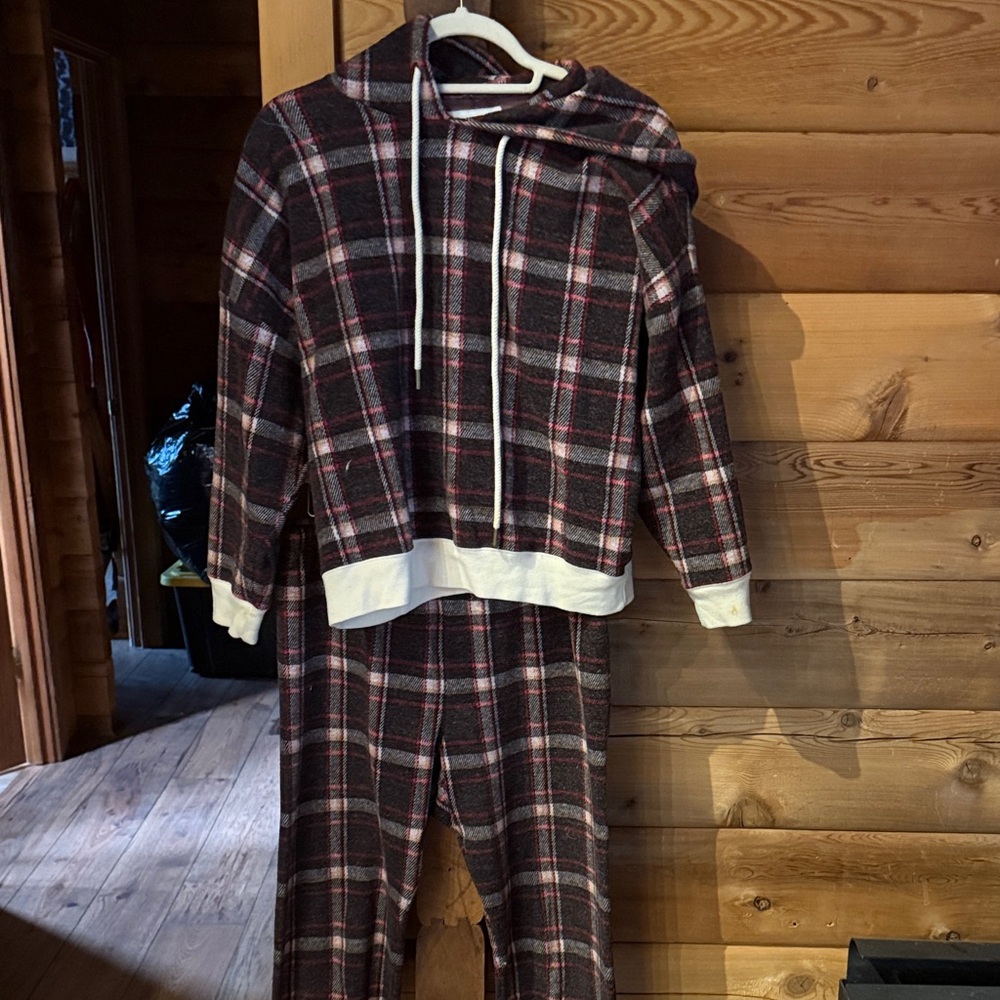 THE GREAT women’s Plaid Hooded Set - Black and Pink